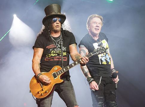 Guns N’ Roses Black Sabbath-feldolgozással tiszteleg Birmingham legendái előtt