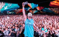 Coachella 2026: YouTube teljes 4K közvetítéssel, hét élő színpadon