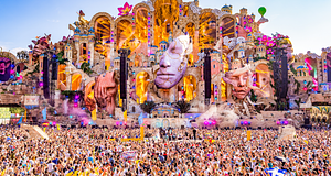 Mit jelképez a Tomorrowland hét óriási arca? A Consciencia MainStage titkai