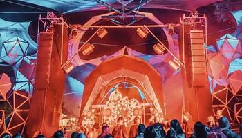 Nyomás alatt a Waldfrieden: veszélybe került a „Hai in den Mai” psytrance/Goa-fesztivál