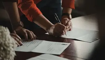 Jog és titkok: elhúzódik a Suno körüli pereskedés