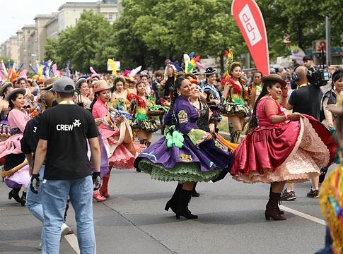 Veszélyben a Karneval der Kulturen: 250 ezer euró hiányzik a berlini fesztiválhoz