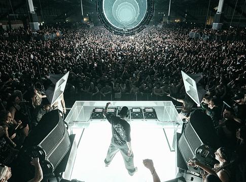 Klangkuenstler az OUTWORLD-dal meghódítja a Monegros sivatagot