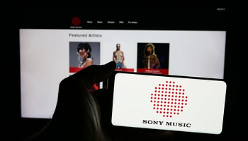 AI deepfake dalok ellen lép a Sony Music