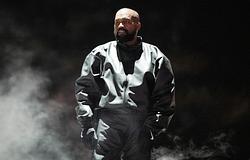 Jennifer An szerint Kanye West fojtogatta a La Roux-klip forgatásán: „fulladoztam és féltem”