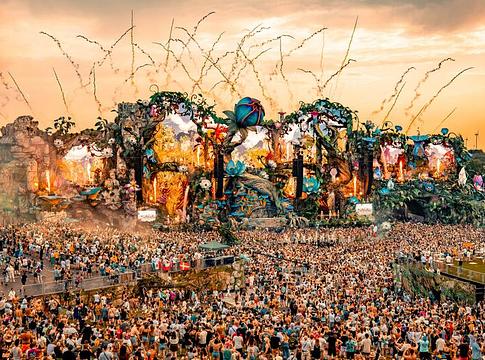 Így épül fel a Tomorrowland 52 nap alatt