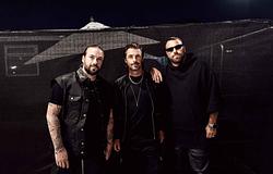 A Swedish House Mafia szintetizátor-vadászaton Tokióban