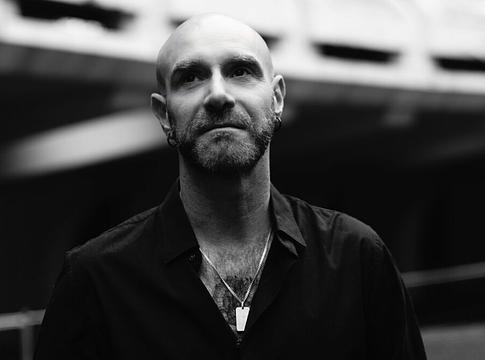 Vitalic húszéves jubileummal ünnepli az „OK Cowboy” örökségét