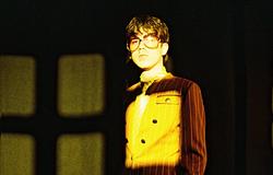 Declan McKenna klubturnéval hangol a Reading & Leeds 2026-ra