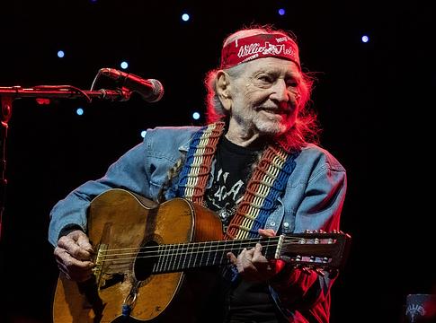 Willie Nelson kiállt a dataközpontok terjeszkedése ellen