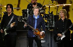 Paul McCartney váratlanul eljátszotta a Coming Upot az SNL zárásaként