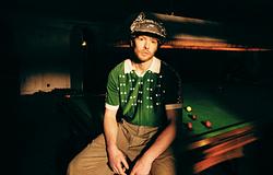 ADMT bejelentette első albumát és elküldte a szívhez szóló "Turn The Page" klipjét