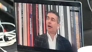 Robert Kyncl: az „AI Resistance” visszavetheti a zeneipart – most kell lépni