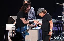 Foo Fighters nyitja az AC/DC st. louisi koncertjét