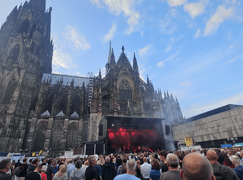 Faithless a Kölni Dómnál: emlékezés, új album és felejthetetlen élmények