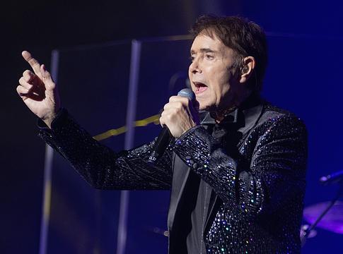 Sir Cliff Richard nyilvánosan beszélt prosztatarákjáról