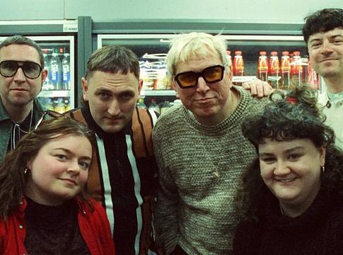 A Mary Wallopers új albuma az angliai kívülállóságról szól