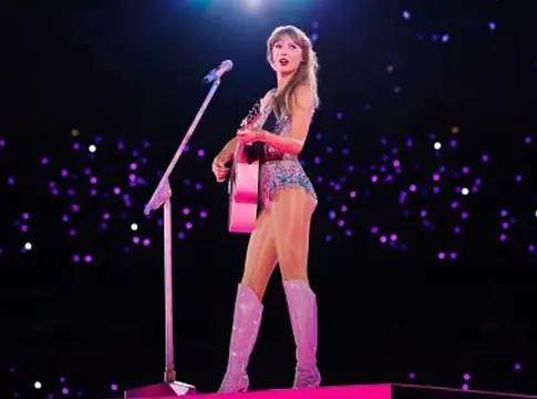 Taylor Swift védjeggyel védi a hangját és a kinézetét az AI‑visszaélések ellen