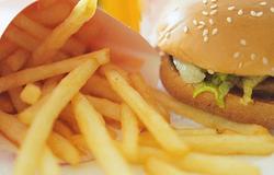 Műanyag-vegyületek nyomában az amerikai gyorsételekben