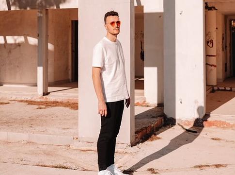 Monolink – In My Place (Maxi Meraki Remix)