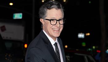 Colbert már másnap visszatért a tévébe Michiganben, Jack White-tal az oldalán