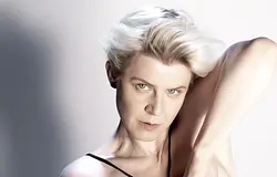 Robyn új köntösbe öltöztette az Erasure klasszikusát