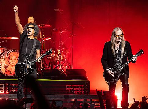 A PETA azt kéri az Alice In Chains-től, hogy egy hónapra változtassák nevüket „Betty In Chains”-re