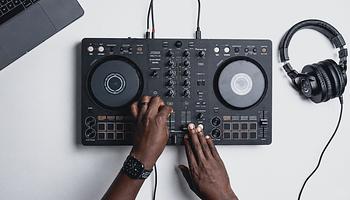 Mit nem tanít meg egy tutorial? A tánctér évek alatt tanítja meg A DJ-t