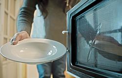 Mennyi ideig újramelegíthetők a maradékok, mielőtt veszélyessé válnak?