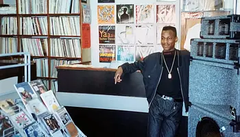 Mega Mega: immerszív kiállítás mutatja be Romford ’90-es évekbeli rave-forradalmát