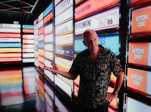 Fatboy Slim új könyve: „It Ain’t Over… ’Til the Fatboy Sings” – négy évtized zene, humor és emlékek