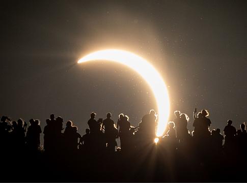 Napfogyatkozás-láz a Spotifyon: kilőttek az „eclipse” dalok