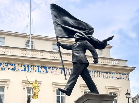 Még mindig kérdéses Banksy londoni szobrának jövője