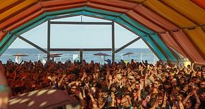 A Sunwaves Bulgáriába költözik: Carola, Moonear, tINI és mások a nyitókiadáson