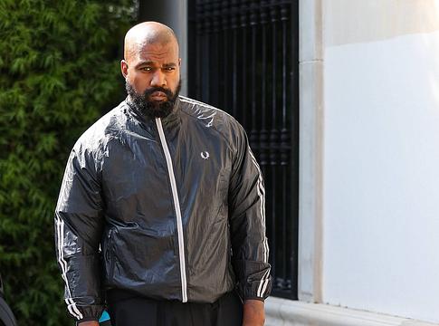 Kanye Westnek 140 ezer dollárt kell fizetnie egy volt alkalmazottjának