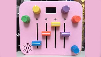 Alma: rózsaszín, 3D-nyomtatott mini szintetizátor egy londoni apukától