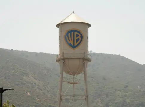 108 milliárdos ajánlat a Warnerért