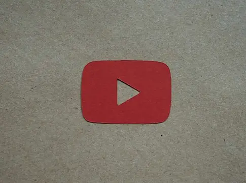 YouTube új eszközzel lép fel az AI-deepfake tartalmak ellen