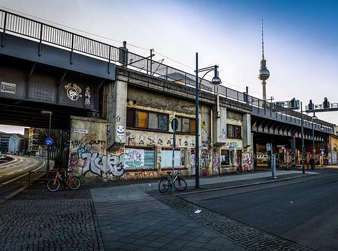 A berlini Golden Gate túlélte a várost, amely körülötte megváltozott