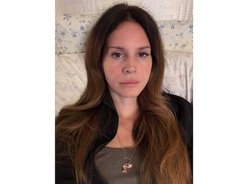 Lana Del Rey misztikus country-balladával vezeti fel új albumát