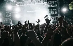 A brit parlament vizsgálatot sürget a Live Nation piaci fölénye miatt