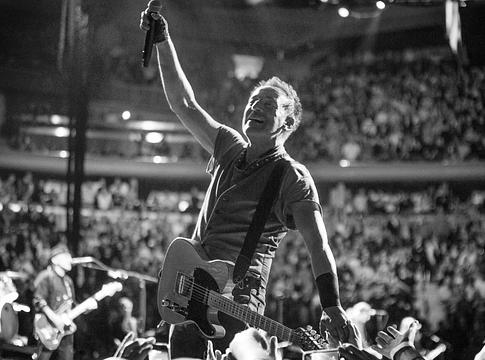 Bruce Springsteen kiadja az „Electric Nebraska” albumot