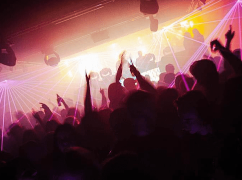 Újjászületik a legendás Flash klub: ingyenes techno rave az újranyitásra