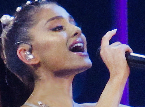 Ariana Grande pert indított a kiadatlan dalait megszerző hekkerek ellen