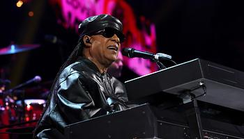Stevie Wonder turnén ünnepli a Songs In The Key Of Life 50. évfordulóját