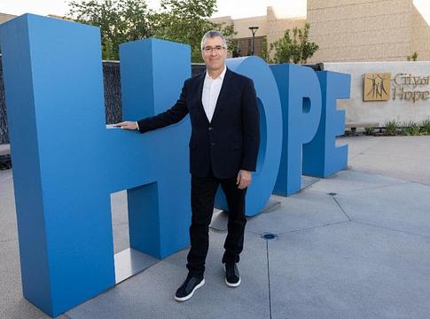Larry Mestel kapja a City of Hope 2026-os Spirit of Life-díját