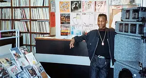 Mega Mega: immerszív kiállítás idézi fel Romford ’90-es évekbeli rave-szcénáját