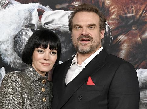 Lily Allen méltatta David Harbour reakcióját a váláslemezére