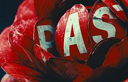 Mila Journée & Zafrir – Pas: futurisztikus klubhimnusz erős üzenettel