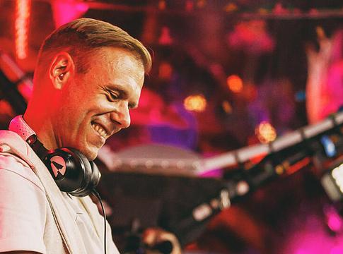 Armin van Buuren közzétette a 25 éves A State of Trance jubileumi szettjét